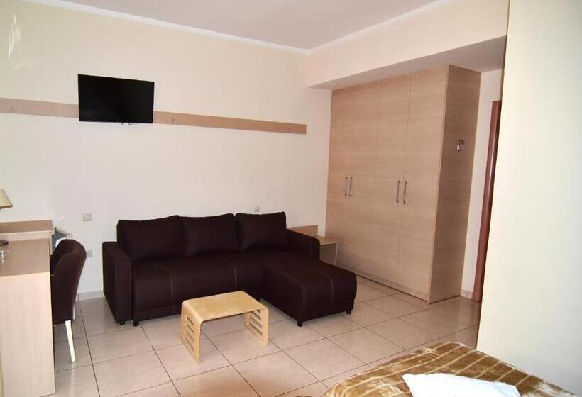 חדר סטנדרט לשלושה, Iridanos