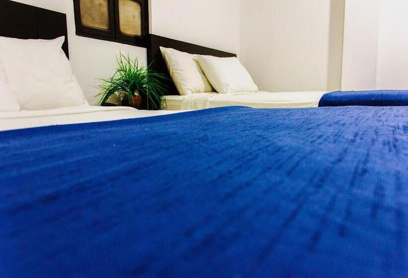 חדר סטנדרט לשלושה, La Ciudad