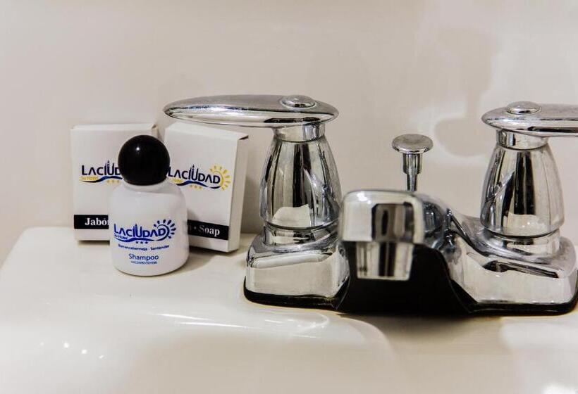 חדר סטנדרט לשלושה, La Ciudad