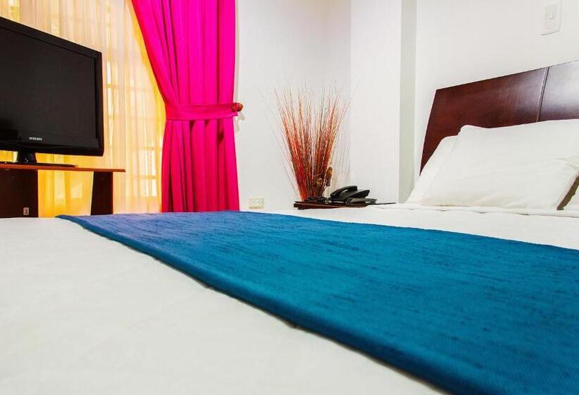 סטודיו דלוקס, La Ciudad