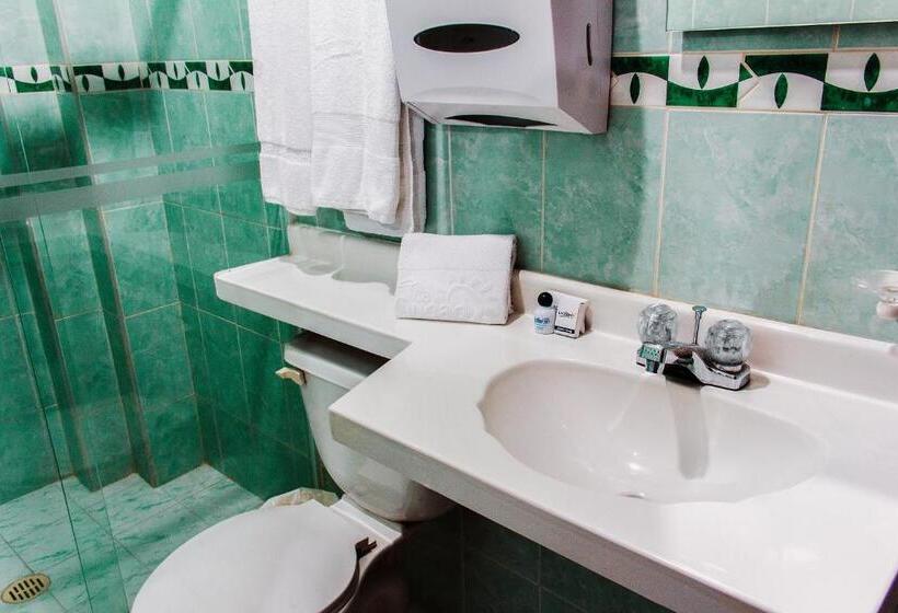 סטודיו דלוקס, La Ciudad