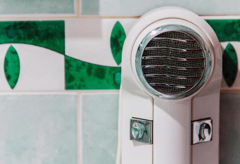 סטודיו דלוקס, La Ciudad