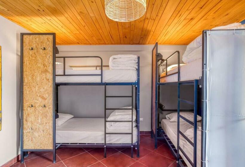 מיטה בחדר משותף, Selina Huaraz