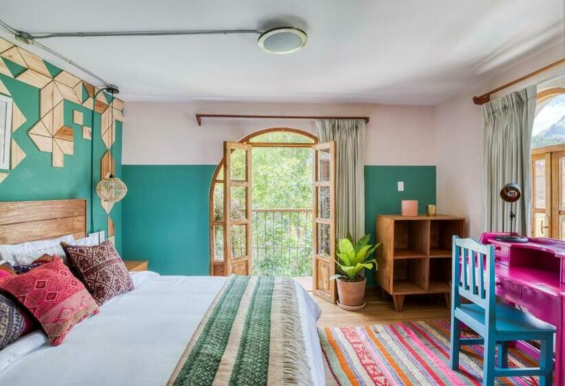 اتاق لوکس, Selina Huaraz