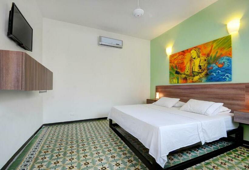 スタンダードルーム, Masaya Santa Marta