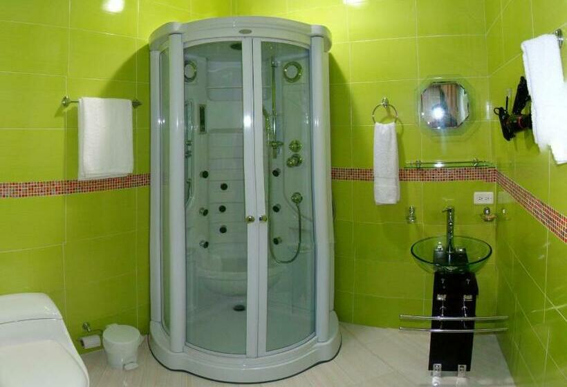 带按摩浴盆的套房, Apartahotel Vincent Suites