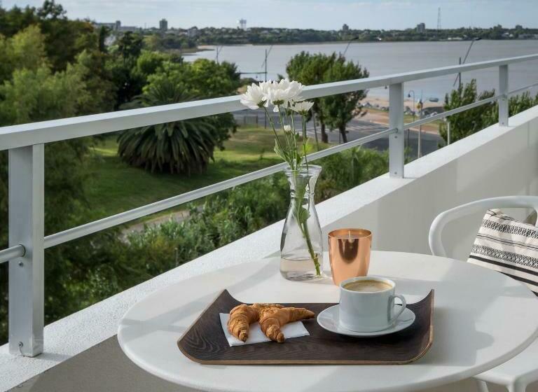 مجموعه ویستا شهر, Dazzler By Wyndham Colonia