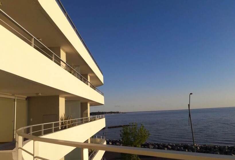 سوئیت با چشم‌انداز رودخانه, Dazzler By Wyndham Colonia