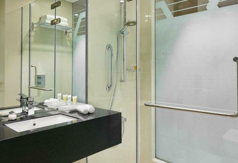 اتاق استاندارد با تخت بزرگ, Holiday Inn   Doha   The Business Park, An Ihg