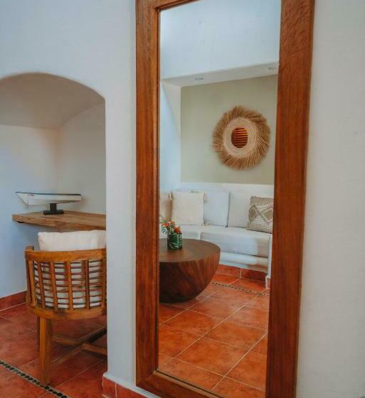 سوییت, La Villa Luz