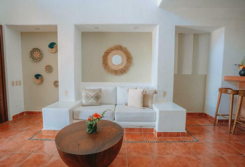 سوییت, La Villa Luz