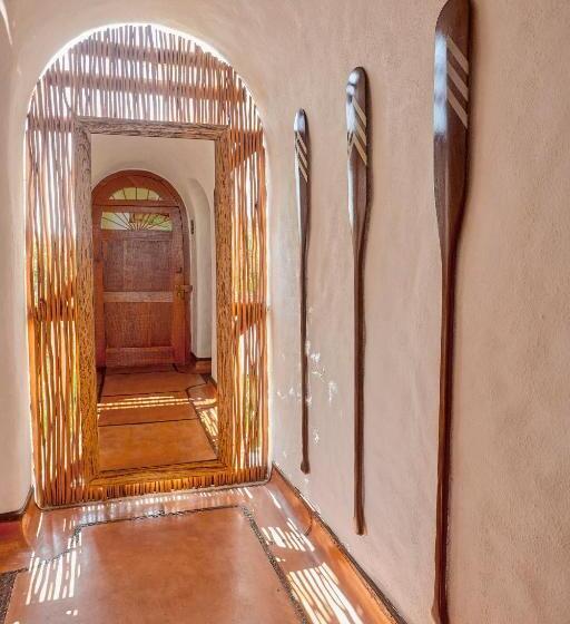 سوییت جونیور, La Villa Luz