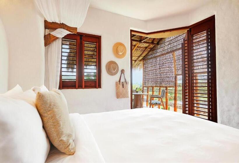 سوییت جونیور, La Villa Luz