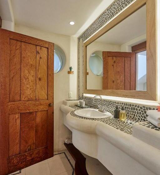 سوییت, La Villa Luz