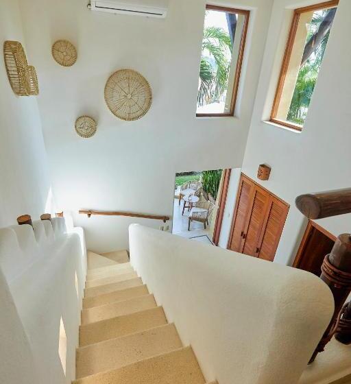 سوییت, La Villa Luz