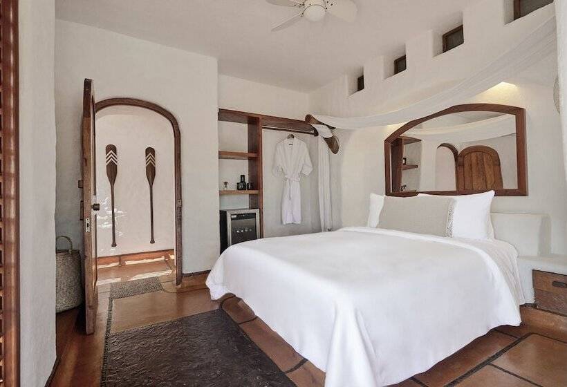 سوییت جونیور, La Villa Luz