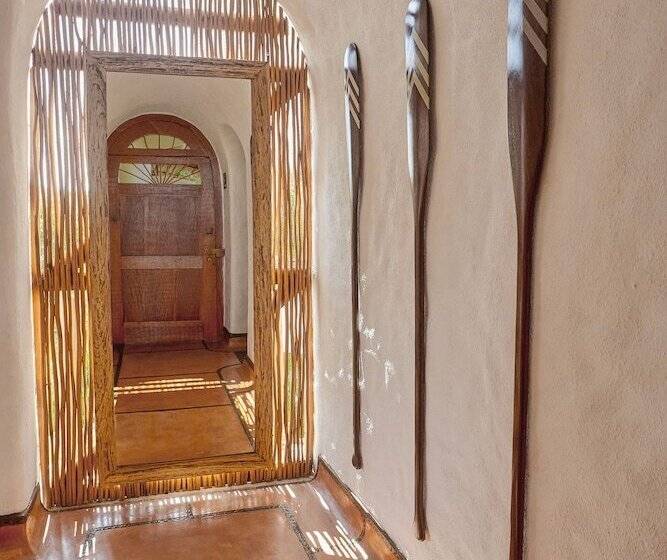 سوییت جونیور, La Villa Luz