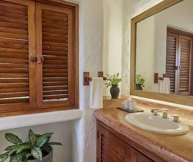 سوییت جونیور, La Villa Luz