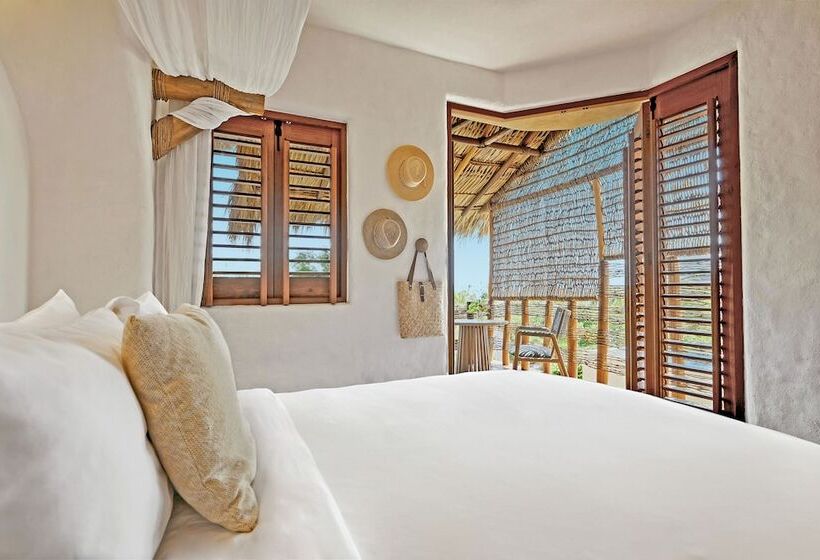 سوییت جونیور, La Villa Luz