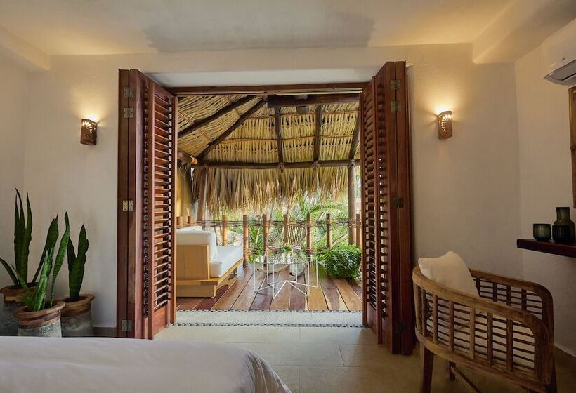 سوییت جونیور, La Villa Luz