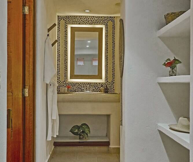 سوییت جونیور, La Villa Luz