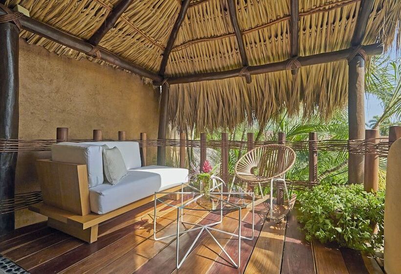 سوییت جونیور, La Villa Luz