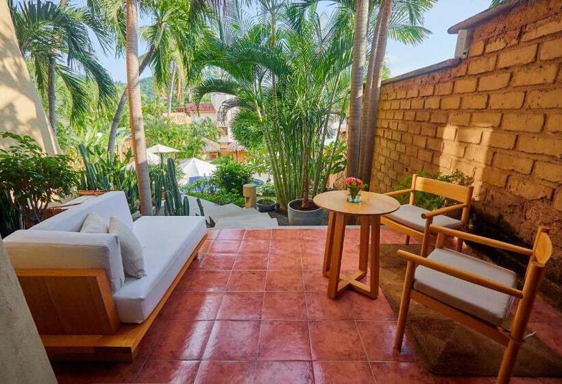 سوییت با چشمانداز باغ, La Villa Luz