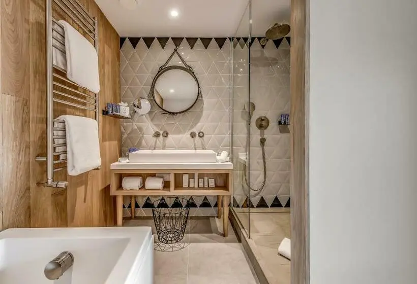 سوئیت جونیور با چشمانداز, Le Yule Hotel & Spa