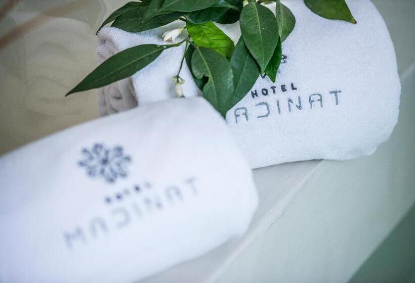 Suit Deluxe, Madinat