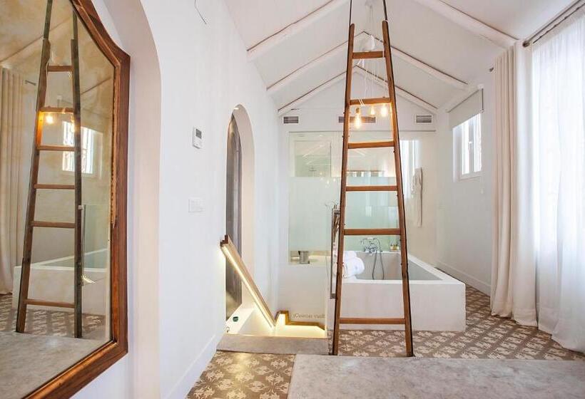 Suit Deluxe, Madinat