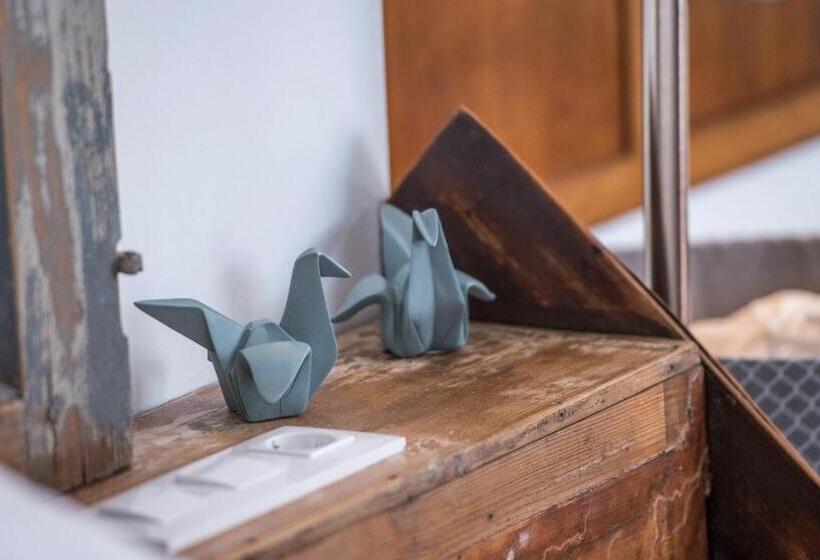 Suit Deluxe, Madinat