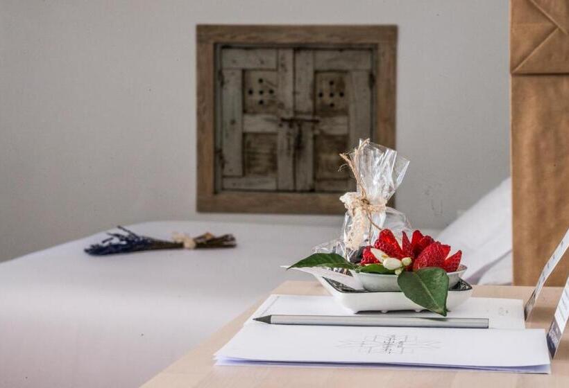 Suit Deluxe, Madinat