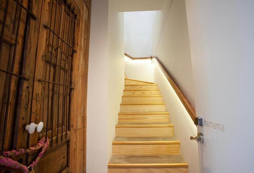 Suit Deluxe, Madinat