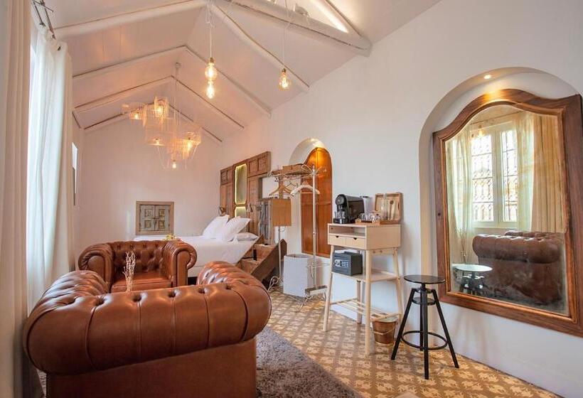 Suit Deluxe, Madinat