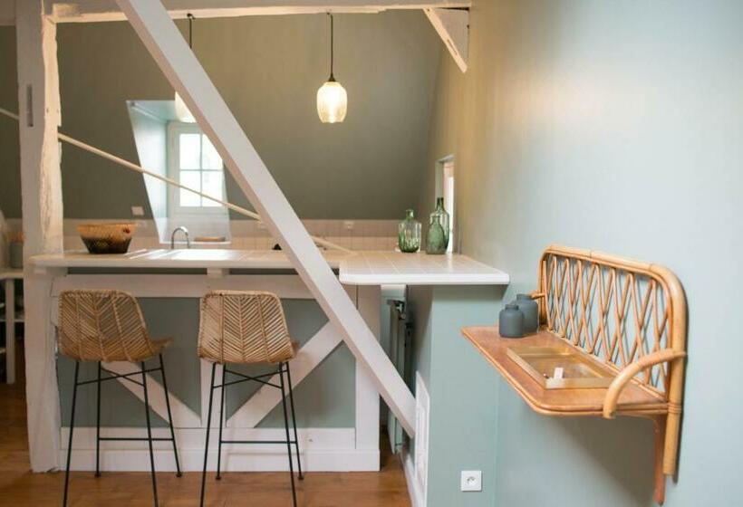 ３ベッドルームアパートメント, Marnie Et Mister H