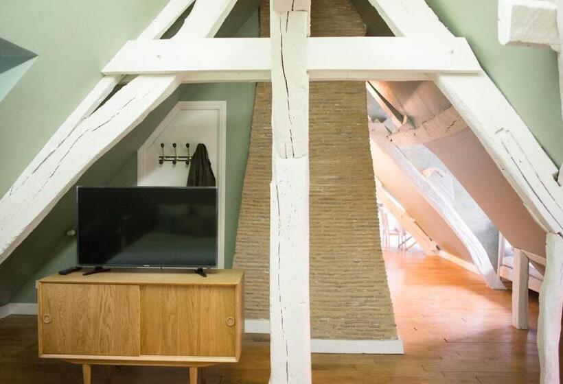 ３ベッドルームアパートメント, Marnie Et Mister H