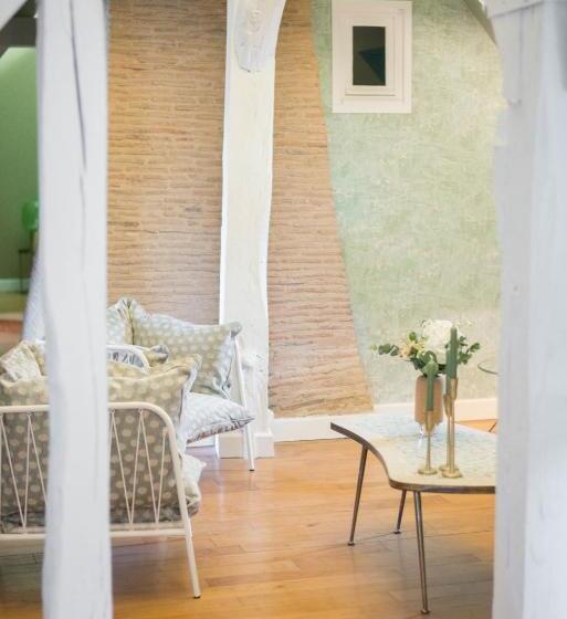 ３ベッドルームアパートメント, Marnie Et Mister H