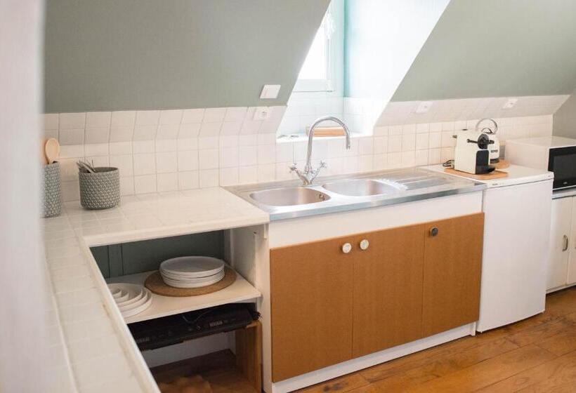 ３ベッドルームアパートメント, Marnie Et Mister H