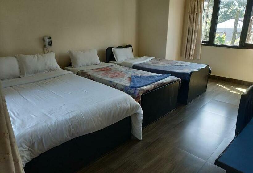 اتاق خانوادگی, Trekkers Lodge