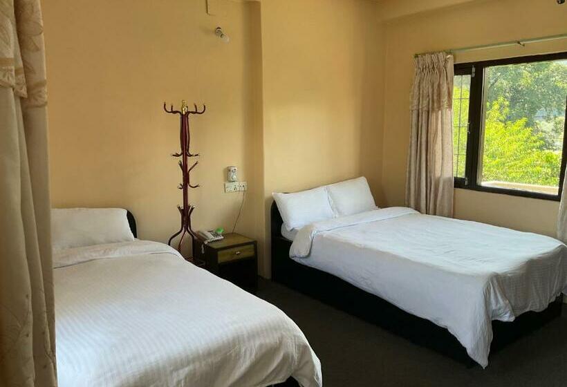 اتاق استاندارد سه نفره, Trekkers Lodge