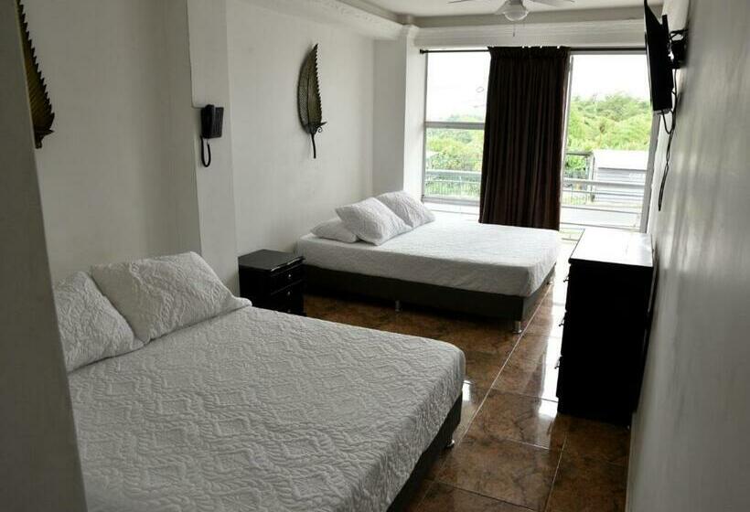 Четырехместный Номер Стандарт, West California