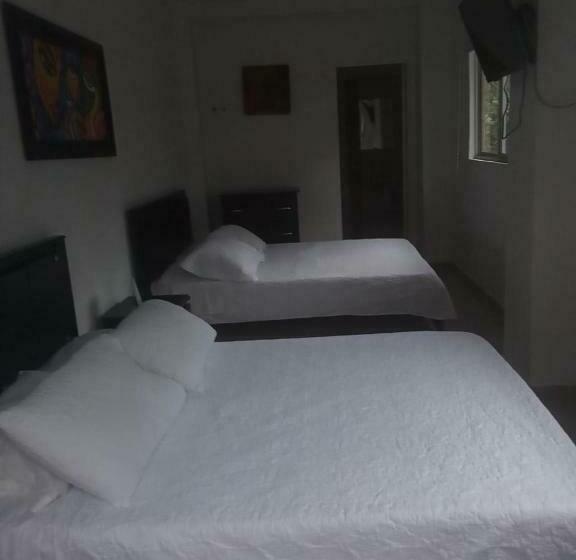 Четырехместный Номер Стандарт, West California