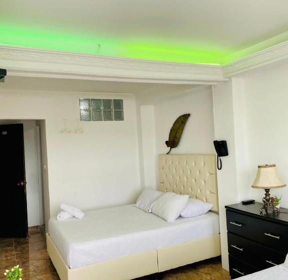 Четырехместный Номер Стандарт, West California