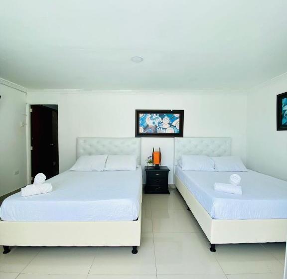 Четырехместный Номер Стандарт, West California