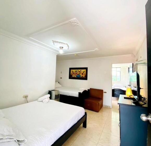 Апартаменты 2 Спальни, West California