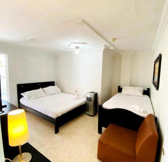 Апартаменты 2 Спальни, West California