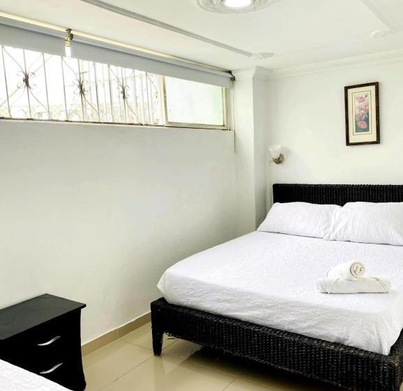 Апартаменты 2 Спальни, West California