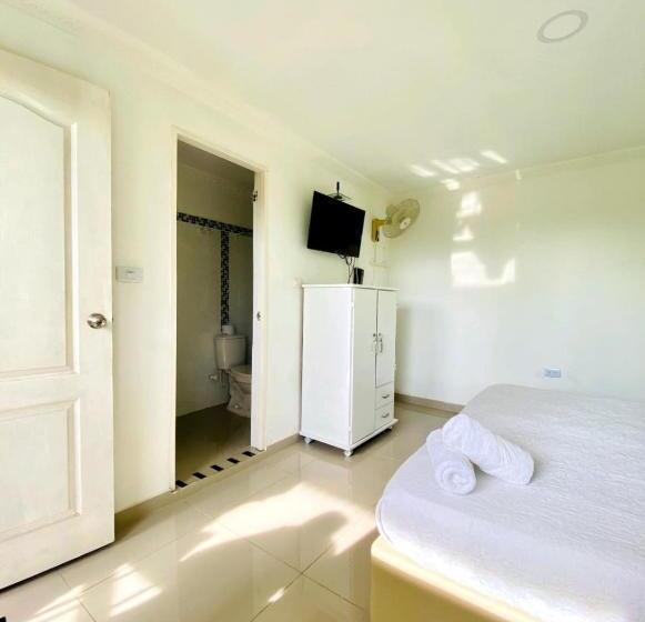 Номер Superior, West California