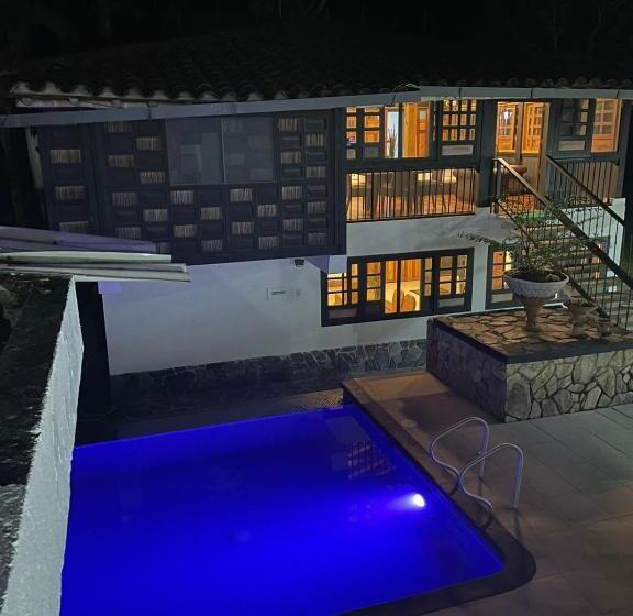 Дом 4 Спальни, West California