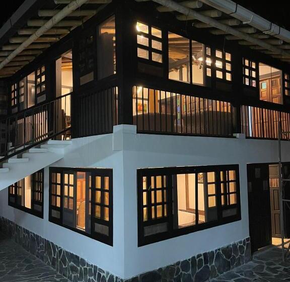 Дом 4 Спальни, West California